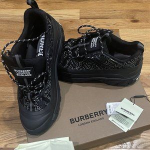 BURBERRY ARTHUR M STORY SNEAKERS Black